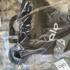 Alo yoga tote and hat